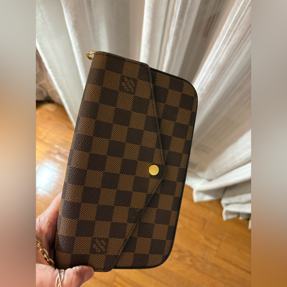 Checkered Brown Chain Wallet - Picture 2 of 5